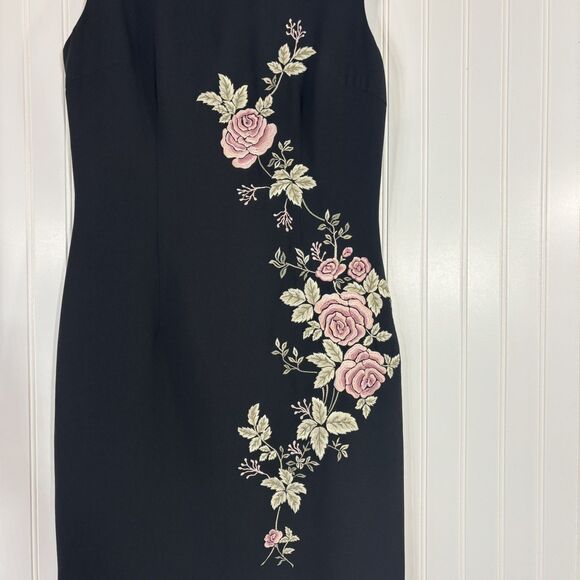 Maggy London Lined Sheath Dress Size 8 Black Elegant Floral Embroidered Wedding - Picture 14 of 15